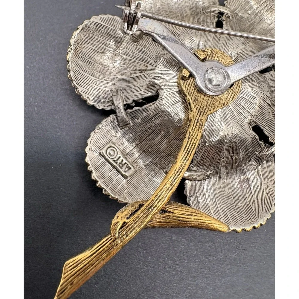 Vintage‎ ART Arthur Pepper Flower Textured Two Toned Silver & Gold Tone Brooch